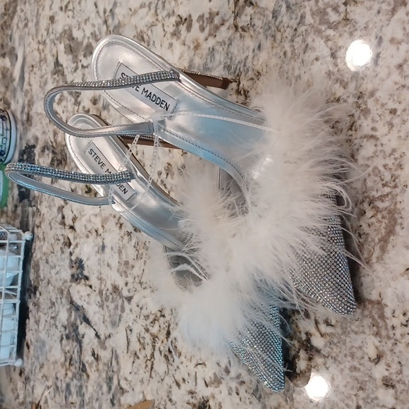 NEW Steve Madden Alexis-R Feather and Rhinestone Slingback Pumps SZ 8.5 M - Picture 7 of 16
